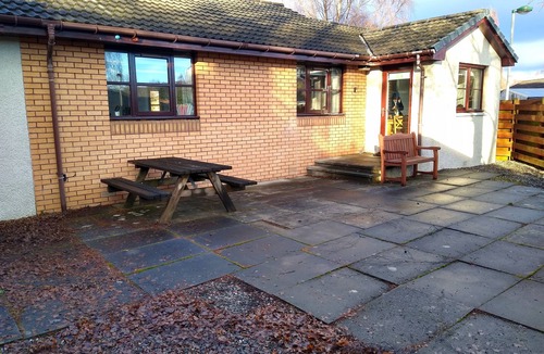 Aviemore Apartment | Charming two-bedroom pet friendly property with fire