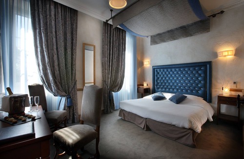 Challes-les-Eaux Hotel | Chateau des Comtes de Challes