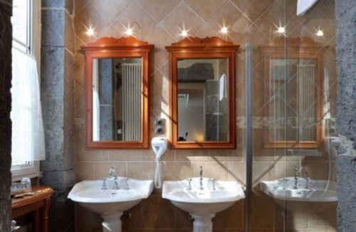 Challes-les-Eaux Hotel | Chateau des Comtes de Challes