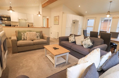 Troutbeck Bridge Cottage | CHERRY TREE LODGE, pet friendly, with a garden in Windermere