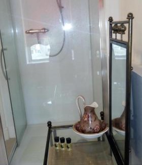 Warwick House | Chesterfields Guest House
