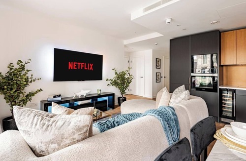 Wapping Apartment | Chic 2 Bed Apartment with AC, WiFi by London's Tower Bridge