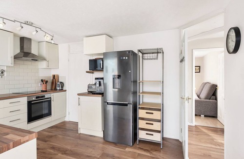 Cherry Hinton House | Chic 2-Bed Home with Garden-15min to City Center