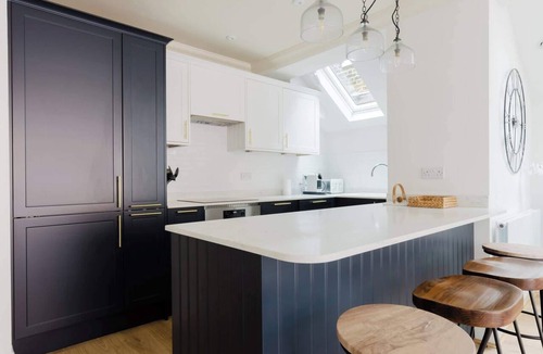 Sands End Apartment | Chic 2BDR Flat in Fulham with Patio