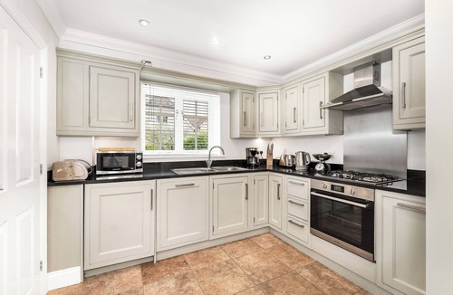 Great Shelford House | Chic 3Bed House & Garden Near Shelford High Street