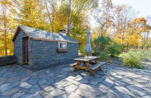 Saugerties House | Chic and eclectic retreat at Woodstock/Saugerties!