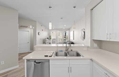 Sparks Apartment | Chic Apt. w/Jacuzzi, Pool, Nr Casino & Shopping