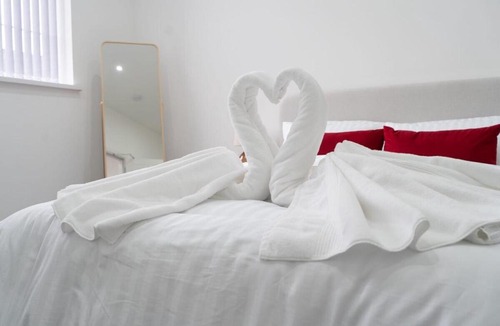 Birmingham Apartment | Chic Birmingham Stay nr Villa Park Free Parking