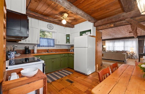 Winhall Cabin | Chic Cabin with Fireplace at Stratton Mountain