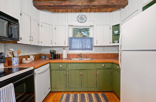 Winhall Cabin | Chic Cabin with Fireplace at Stratton Mountain