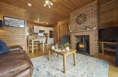 Thurstonfield House | Chiffchaff Lodge with Hot tub
