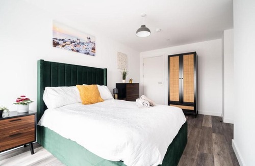 Eccles Apartment | Chique Luxurious Stylish Two Bedroom Apartment