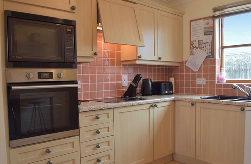 Little Haven Cottage | Choose Ty Celyn for its great location just a short walk from the beach.