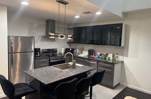 East Orange Apartment | Classic Loft! 2BR/2.5BA! NY skyline! 30 Min to NYC