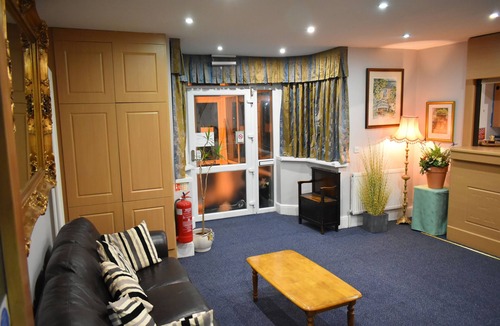 Marston Green Apartment | Classic Twin Room - Royal Square Hotel - Birmingham Airport & NEC