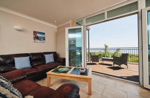 Pendine House | Cliff Haven, A coastal apartment with spectacular sea views, "Dogs go free"