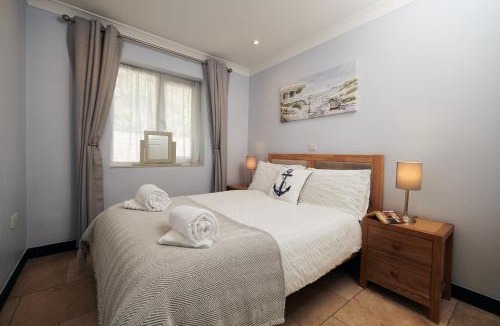 Pendine House | Cliff Haven, A coastal apartment with spectacular sea views, "Dogs go free"