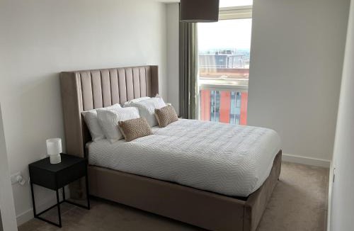 Manchester City Centre Apartment | Cloud32 - Luxury Two Bedroom Apartment in Manchester City Centre with Skyline Views