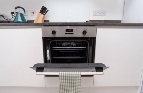 Birmingham Apartment | Co-Working Space, Gym Access & Free Parking