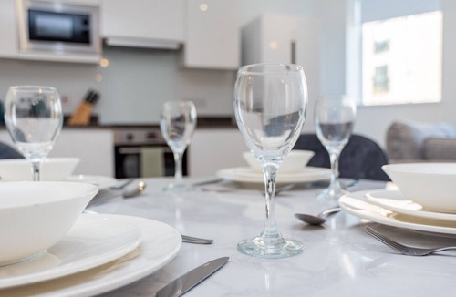 Birmingham Apartment | Co-Working Space, Gym Access & Free Parking