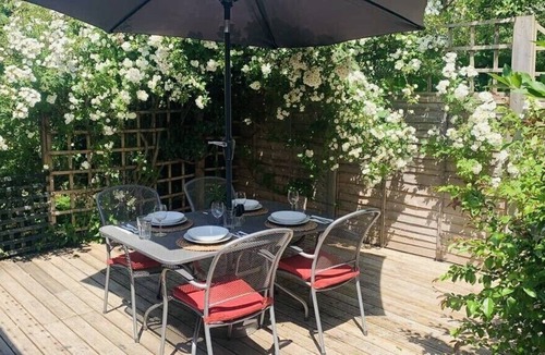 Milford on Sea Cottage | Coastal cottage, perfect for dog walkers and couples. 4.9 stars on Airbnb!