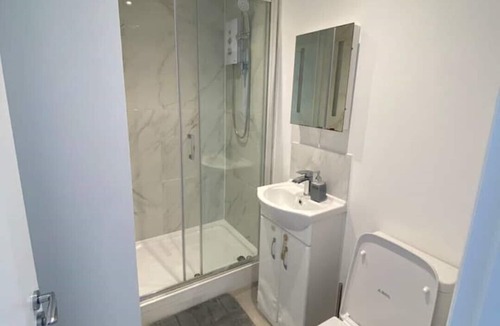 The Cultural Quarter Apartment | Coastal Windsor Escape in Central Brighton