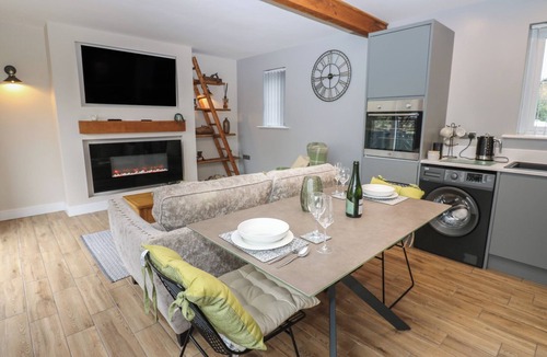 Appleby-in-Westmorland Cottage | COBBLE COTTAGE, romantic, with a garden in Appleby-In-Westmorland