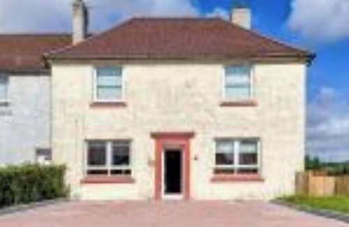 Clydebank Apartment | Colourful life-house near Glasgow