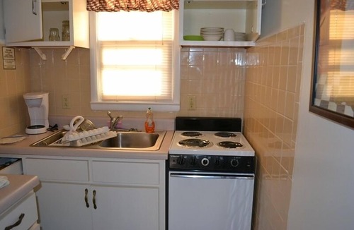 Indian Point Cottage | Come visit our 2bd cabin on Table Rock Lake close to Silver Dollar City!