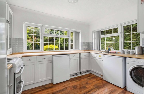 Aylesbury House | Comfortable 3 bed house near Bedgrove park