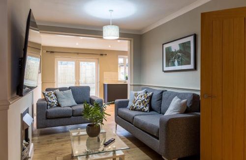 Charlton Kings House | Comfortable 5-Bedroom House in Cheltenham