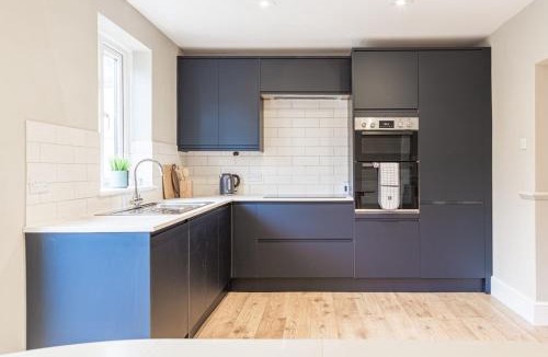 Charlton Kings House | Comfortable 5-Bedroom House in Cheltenham