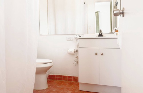 Llanos Hostel | Comfortable and Elegant Aibonito Hotel/FREE PARKING & WIFI/GOOD AREA - 210