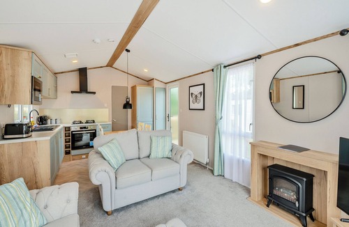 Ryther House | Comfortable caravan with one double with en suite with toilet, and one twin.