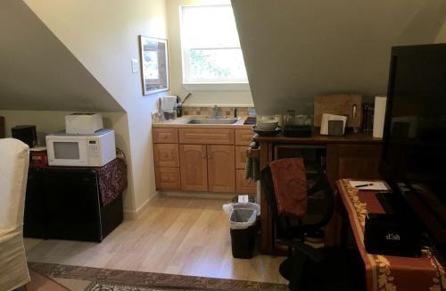 Penn Valley Cabin | Comfortable Upper Floor Mountain Getaway in Penn Valley, California