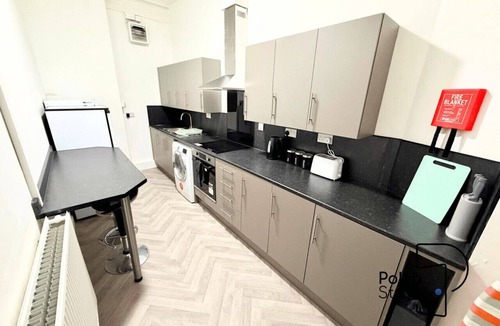 Ormskirk Apartment | Comfy Ormskirk Family Stay by PolkaStays