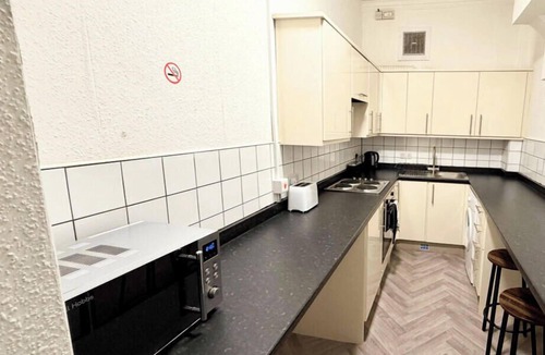 Ormskirk Apartment | Comfy Ormskirk Family Stay by PolkaStays