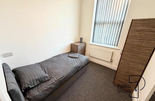 Ormskirk Apartment | Comfy Ormskirk Family Stay by PolkaStays