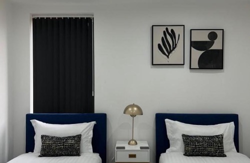 Birmingham City Centre Apartment | Contemporary 2BR in Birmingham City Center