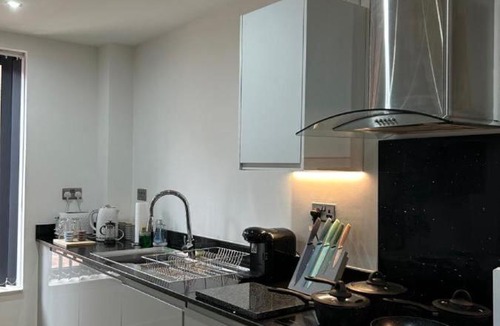 Birmingham City Centre Apartment | Contemporary 2BR in Birmingham City Center