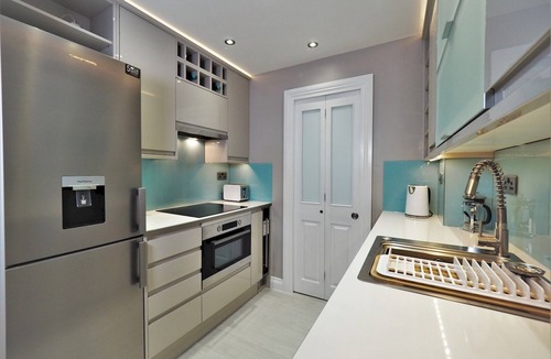 Eton Apartment | Contemporary Boutique 4 Sleeper Eton High Street - Pass the Keys