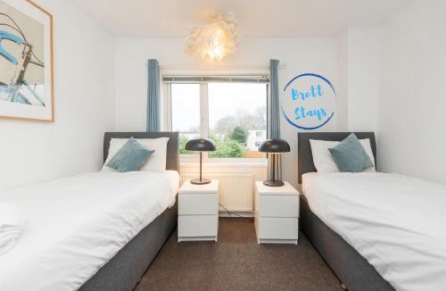 Severn Beach House | Contractor Base Avonmouth 4 Bed Van Parking Sleeps 7