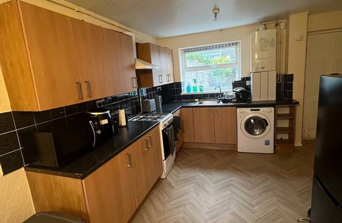 Stonnall Apartment | Contractors | NHS | Business | NEC | Airport