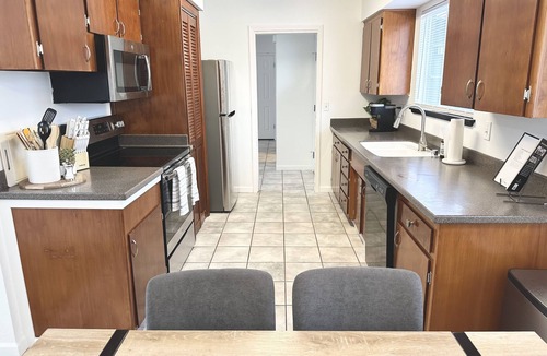 Shasta View House | Convenient Getaway close to it All!