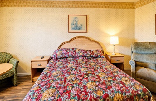 Lewisburg Hotel | Convenient Highway Stay | Near I-64, Free Parking, Close to Attractions