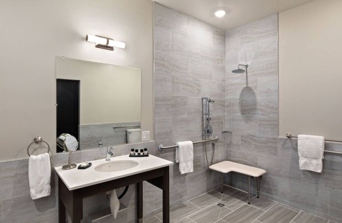 Winters House | Convenient Stay in Winters! 2 Pet-friendly Units, Free Parking, Prime Location!