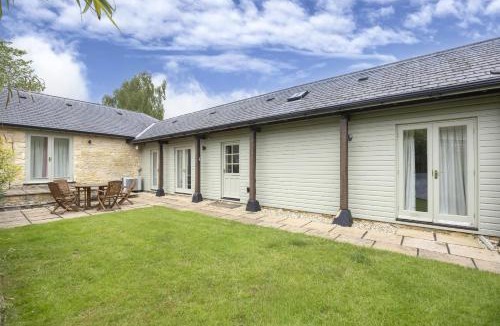 Andoversford House | Cosy 2-Bed Cotswold Cottage in Shipton Oliffe