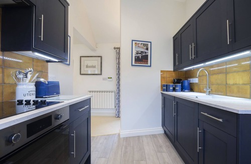 Andoversford Cottage | Cosy 2-Bed Cotswold Cottage in Shipton Oliffe