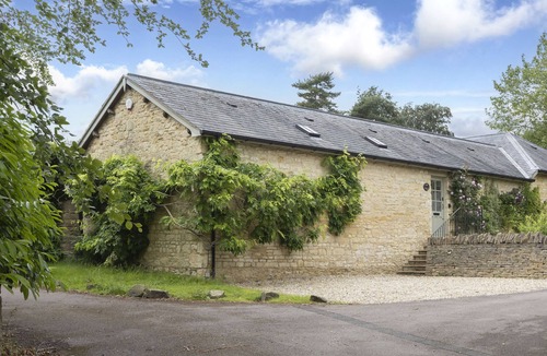 Andoversford Cottage | Cosy 2-Bed Cotswold Cottage in Shipton Oliffe