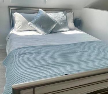 Barton-on-Sea House | Cosy accommodation, easy walk to beach!